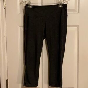 Athleta Quest Chaturanga Capri Size Medium